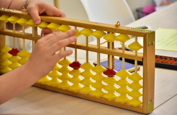 豊富なノウハウで子供の長所を伸ばすことを重視 | 京都のそろばん教室・そろばん学院タイムレスの多彩なサービス